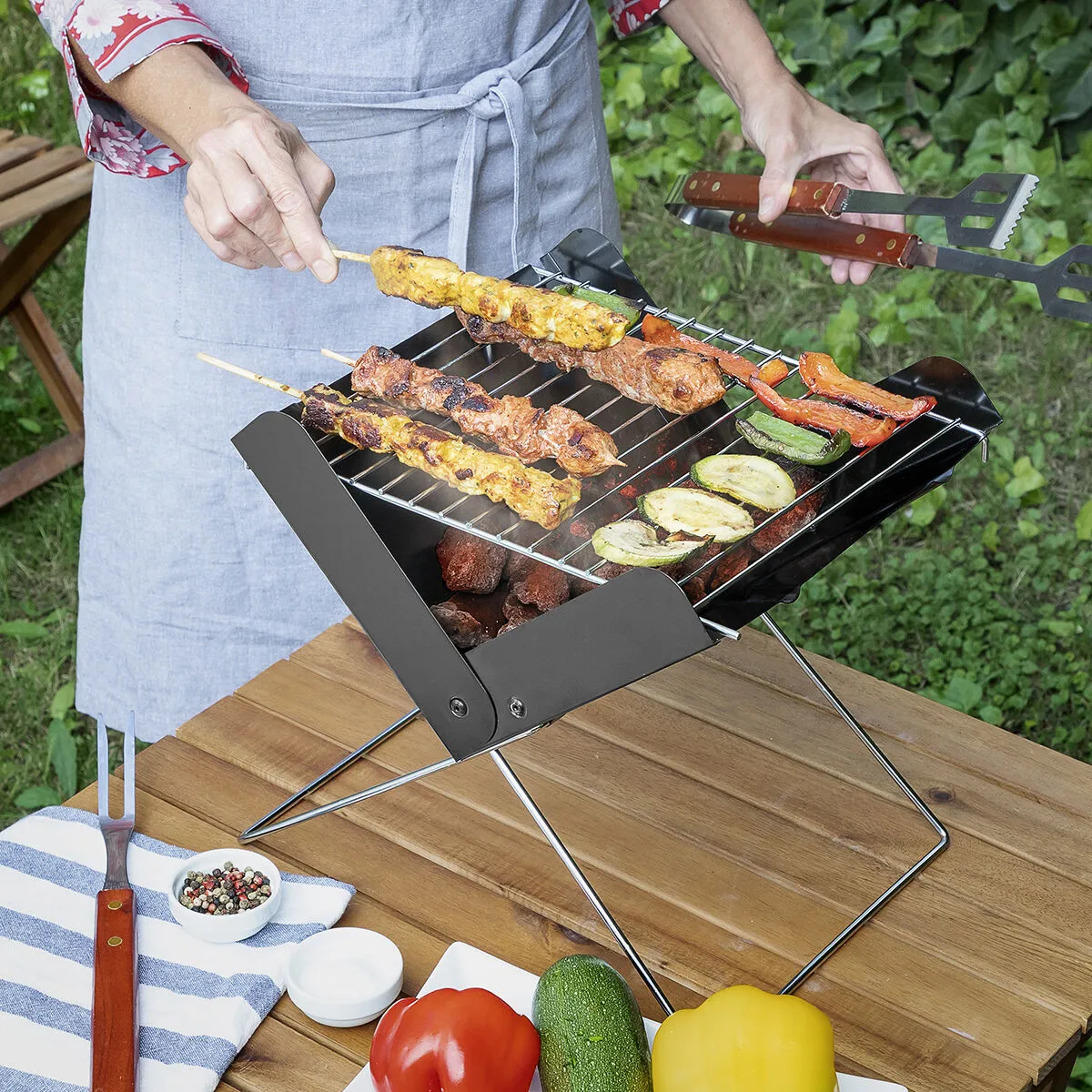 Přenosný skládací minigril na dřevěné uhlí Foldecue InnovaGoods