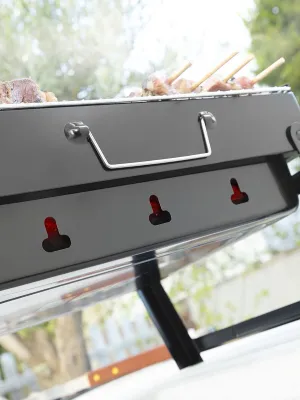 Přenosný skládací gril na dřevěné uhlí BearBQ InnovaGoods