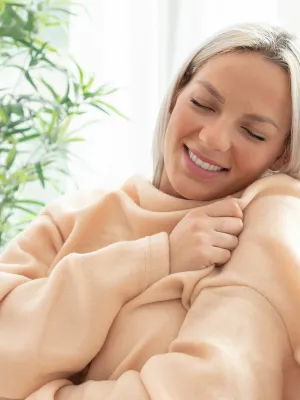 Přikrývka s rukávy s kapsou uprostřed Doublanket InnovaGoods