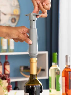 Vakuová pumpa a uzávěry na víno Winuum InnovaGoods (4 uzávěry)
