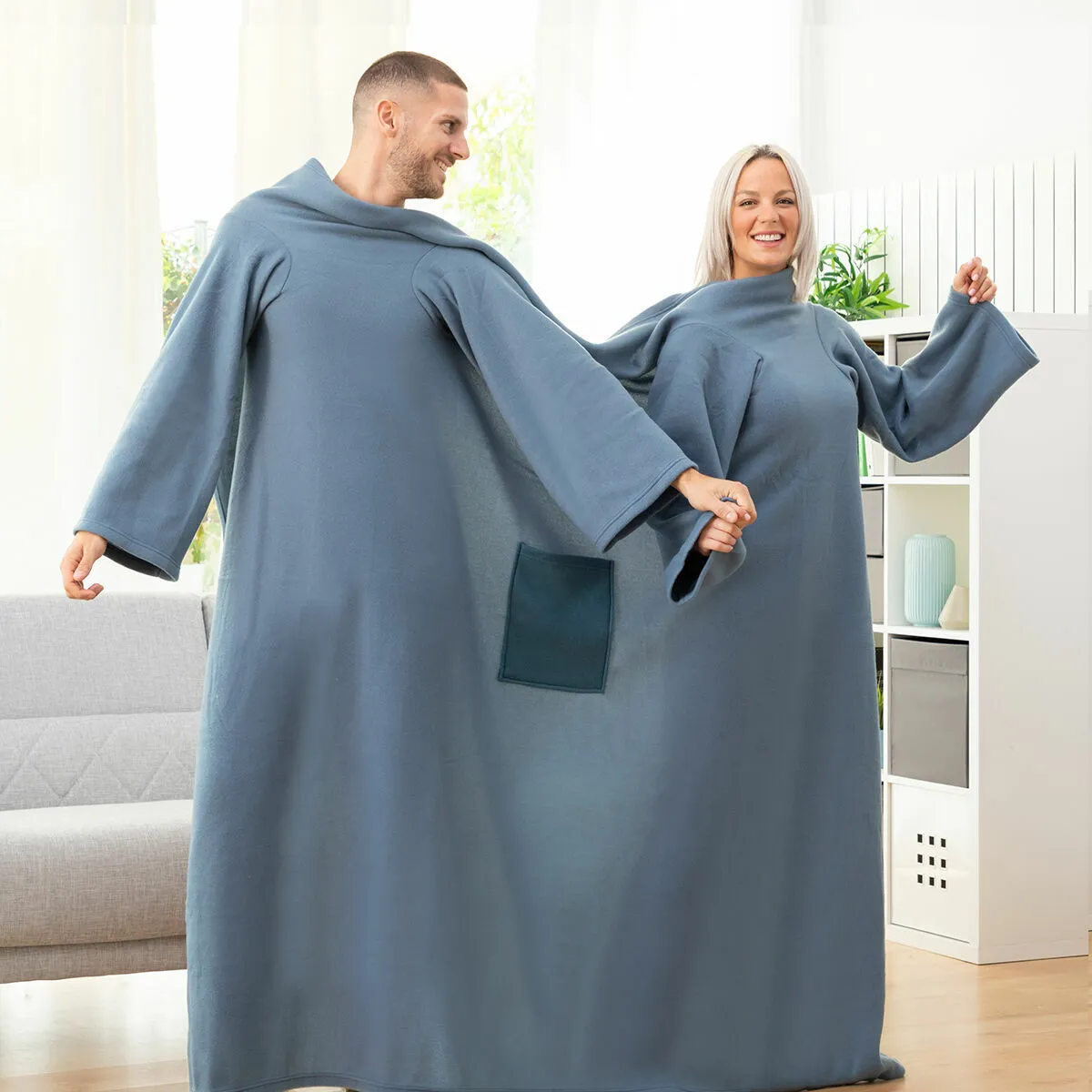 Přikrývka s rukávy s kapsou uprostřed Doublanket InnovaGoods