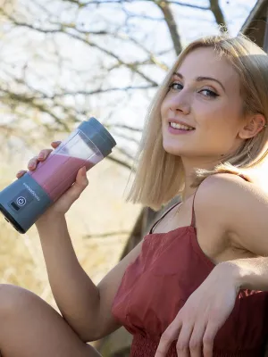 Přenosný dobíjecí mísič Shakuit InnovaGoods
