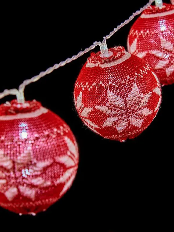 Produkt LED kuličkový věnec Krist+ Bílý Červený 2 m Ø 6 cm Obrázek